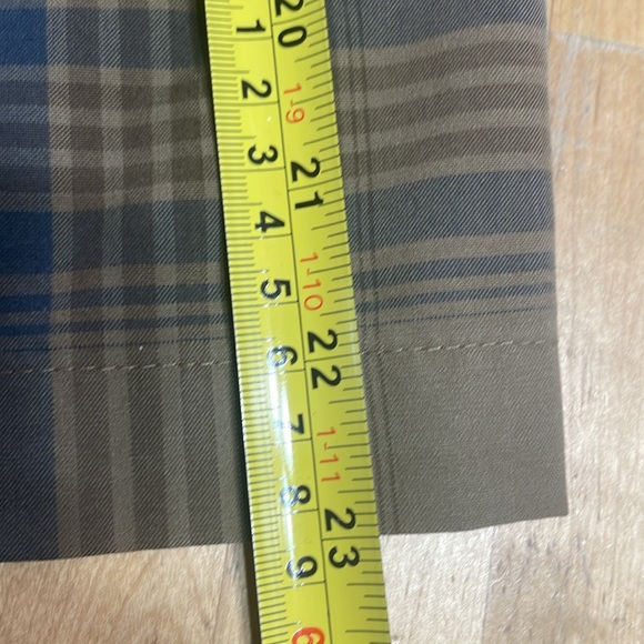 Men’s vans off the wall plaid shorts - Picture 9 of 9